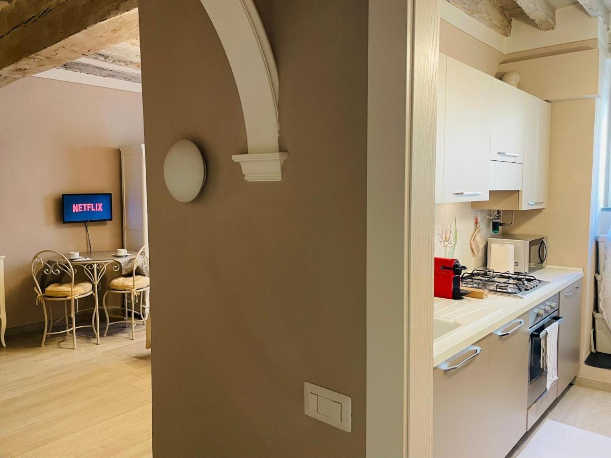 All'Interno Delle Mura Appartamento Con Wi-Fi E Netflix Lucca Buitenkant foto